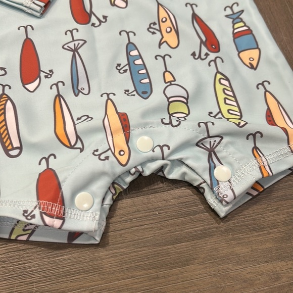 Mud Pie Fishing Lure Rashguard - Picture 2 of 5